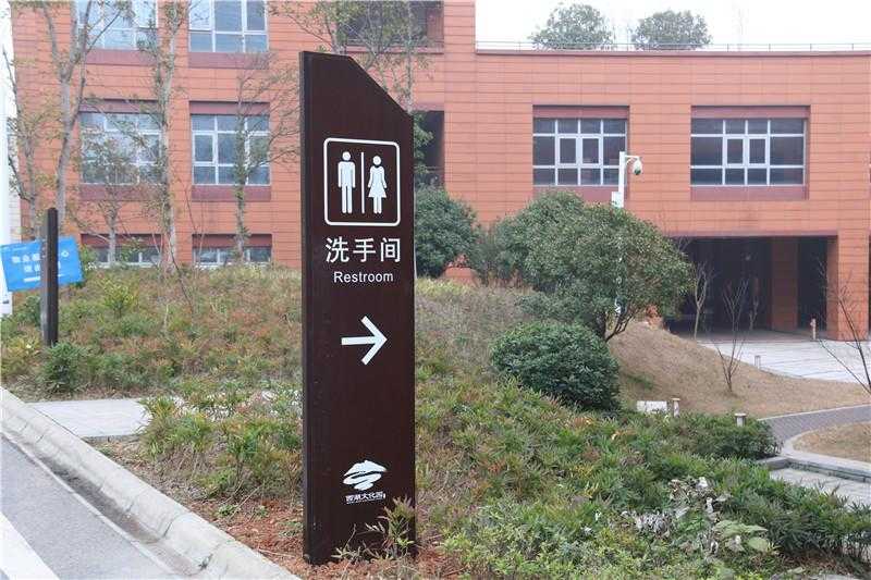 在標識設計中，箭頭起到什么作用呢？