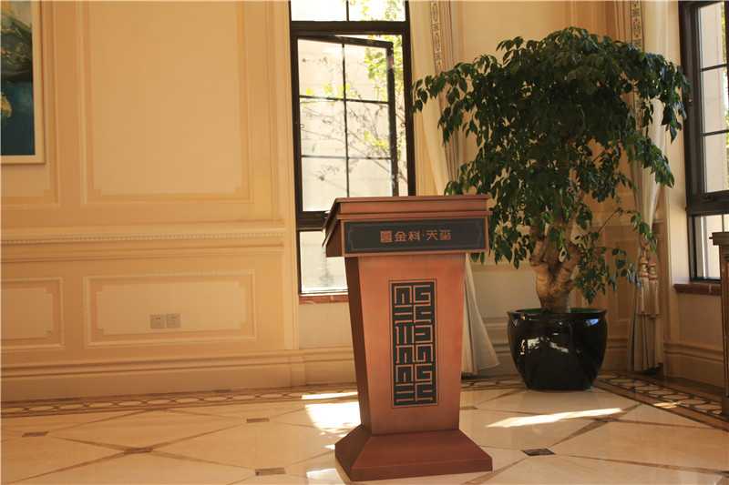 在標識設計中，色彩帶給人的感受